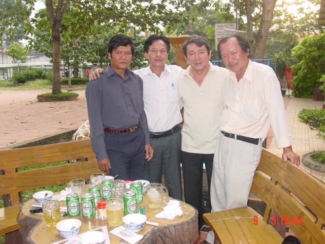 Dung_-_Tra_-_Hieu_-_Banh